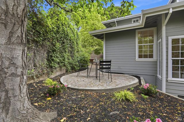 11 Red Oak Ct, Novato, CA 94949