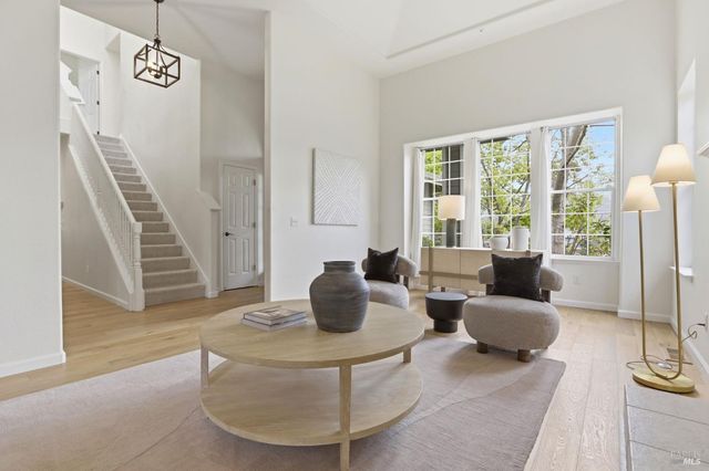 11 Red Oak Ct, Novato, CA 94949