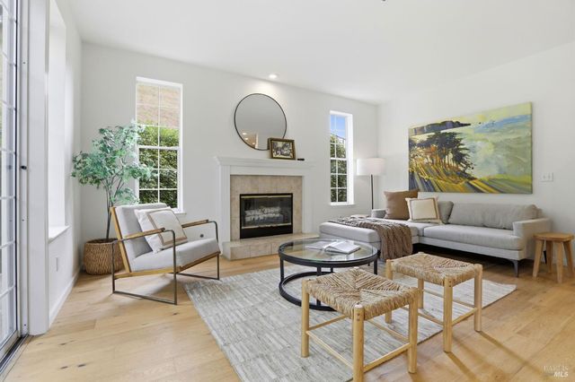 11 Red Oak Ct, Novato, CA 94949