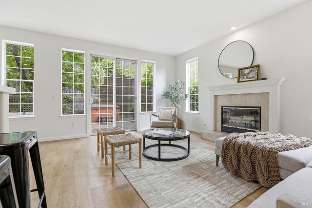 11 Red Oak Ct, Novato, CA 94949