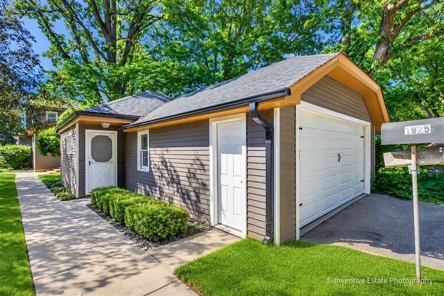 1925 N Woodlawn Park Avenue, Mchenry, IL 60051