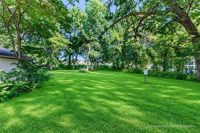 1925 N Woodlawn Park Avenue, Mchenry, IL 60051