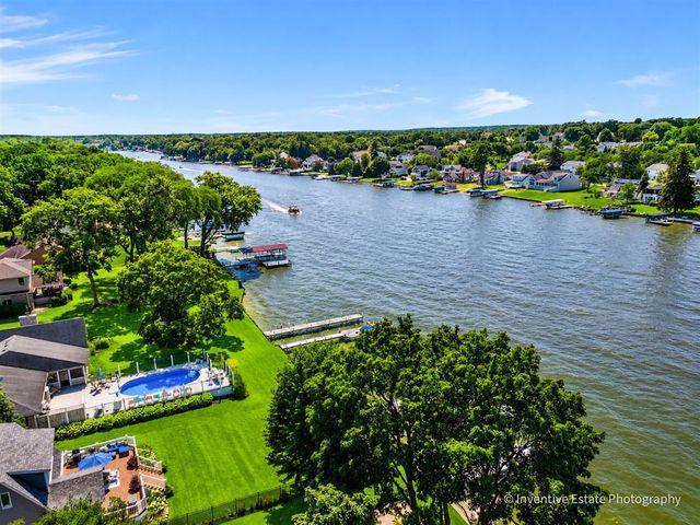 1925 N Woodlawn Park Avenue, Mchenry, IL 60051