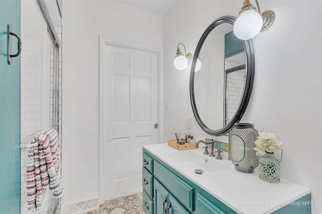 1925 N Woodlawn Park Avenue, Mchenry, IL 60051