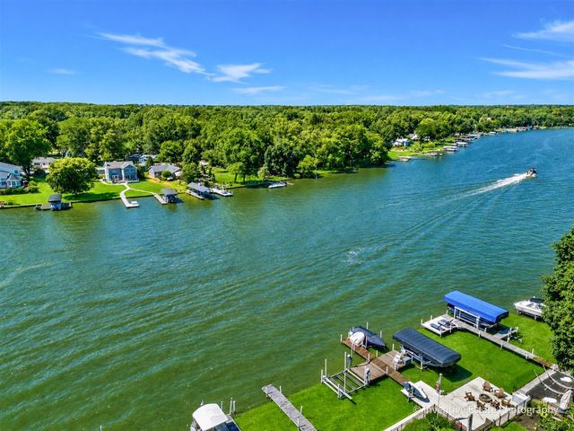 1925 N Woodlawn Park Avenue, Mchenry, IL 60051