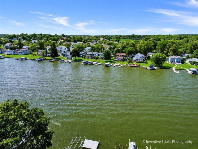 1925 N Woodlawn Park Avenue, Mchenry, IL 60051
