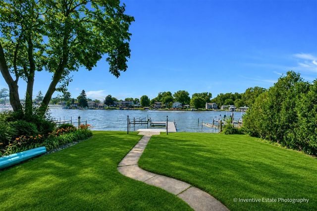 1925 N Woodlawn Park Avenue, Mchenry, IL 60051