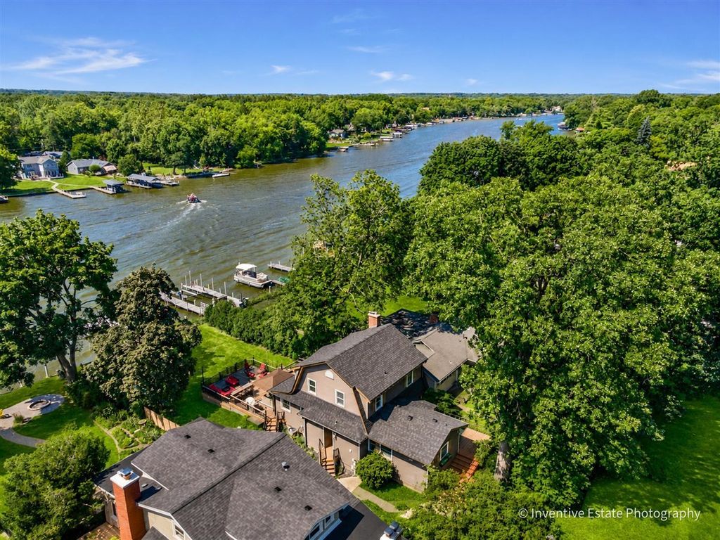 1925 N Woodlawn Park Avenue, Mchenry, IL 60051