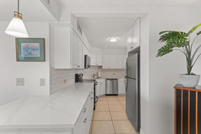 136 Lakeshore Drive 711, North Palm Beach, FL 33408