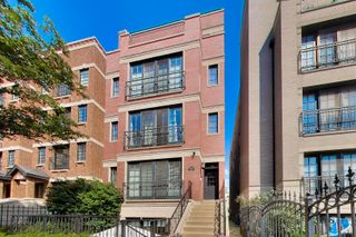 3721 N Wilton Avenue 1, Chicago, IL 60613