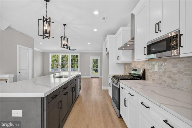 324 SCHADLE RD, Bedminster, PA 18910