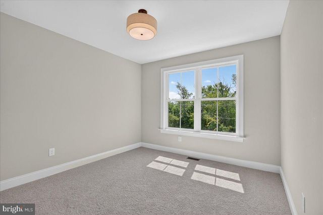 324 SCHADLE RD, Bedminster, PA 18910