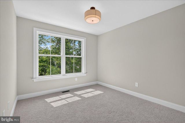 324 SCHADLE RD, Bedminster, PA 18910