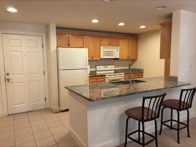 1214 Emerald Couort 1214, Tewksbury, MA 01876