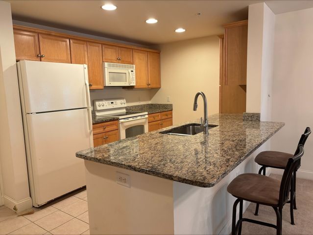 1214 Emerald Couort 1214, Tewksbury, MA 01876