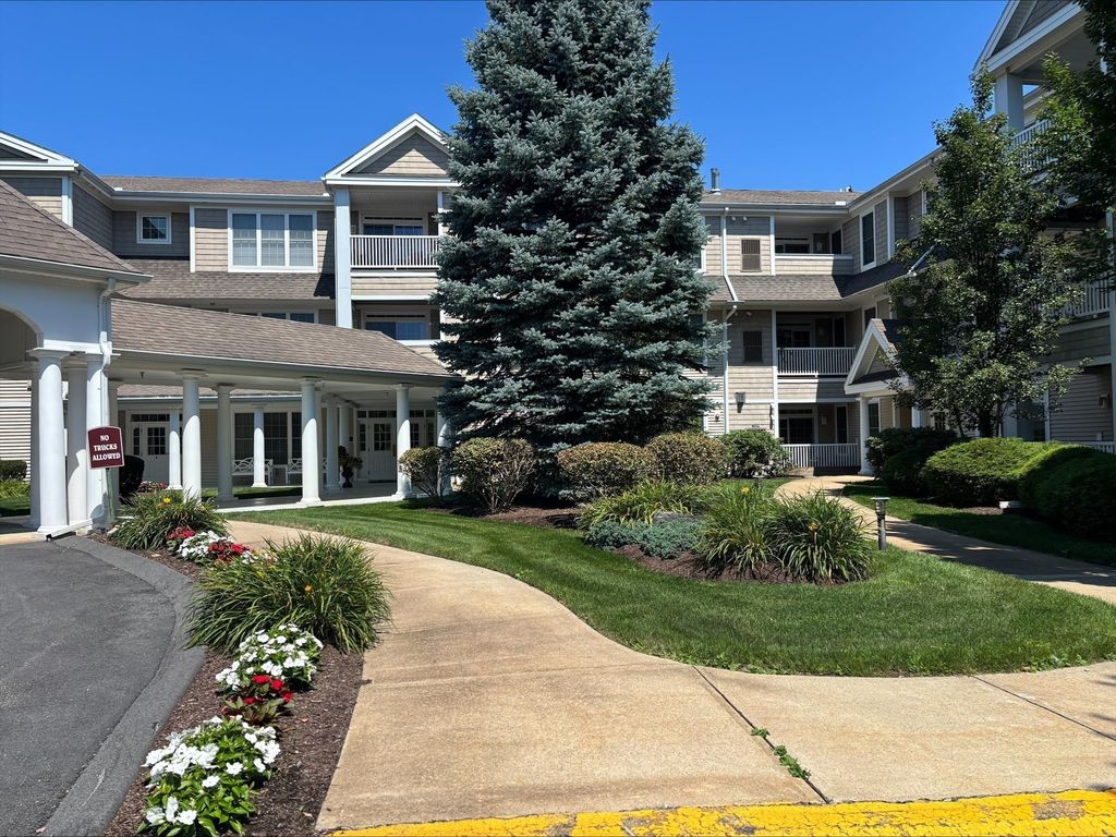 1214 Emerald Couort 1214, Tewksbury, MA 01876