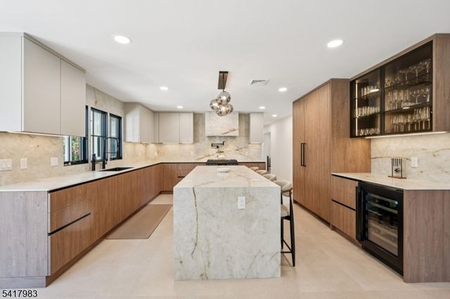 388 Freemans Ln, Franklin Lakes Boro, NJ 07417