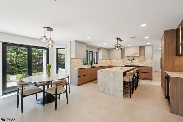 388 Freemans Ln, Franklin Lakes Boro, NJ 07417