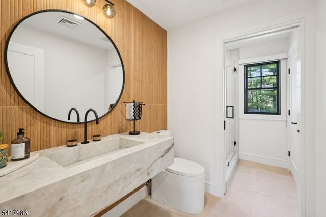 388 Freemans Ln, Franklin Lakes Boro, NJ 07417