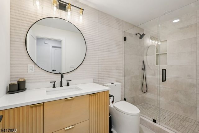 388 Freemans Ln, Franklin Lakes Boro, NJ 07417