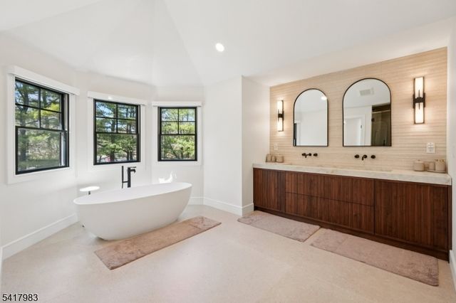 388 Freemans Ln, Franklin Lakes Boro, NJ 07417