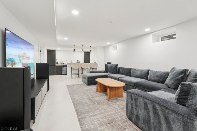 388 Freemans Ln, Franklin Lakes Boro, NJ 07417