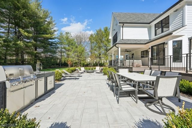 388 Freemans Ln, Franklin Lakes Boro, NJ 07417