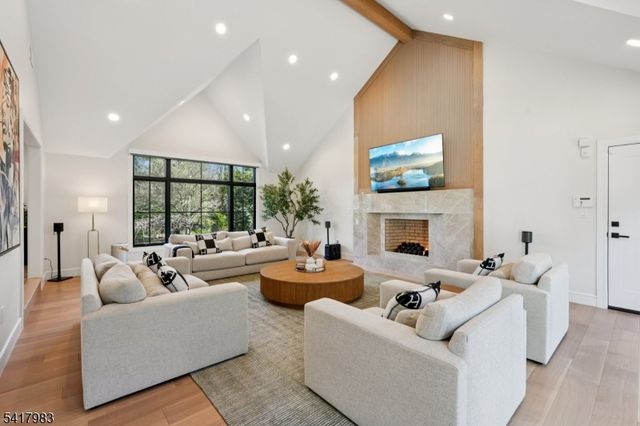 388 Freemans Ln, Franklin Lakes Boro, NJ 07417