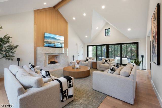 388 Freemans Ln, Franklin Lakes Boro, NJ 07417