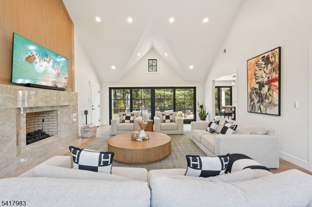 388 Freemans Ln, Franklin Lakes Boro, NJ 07417