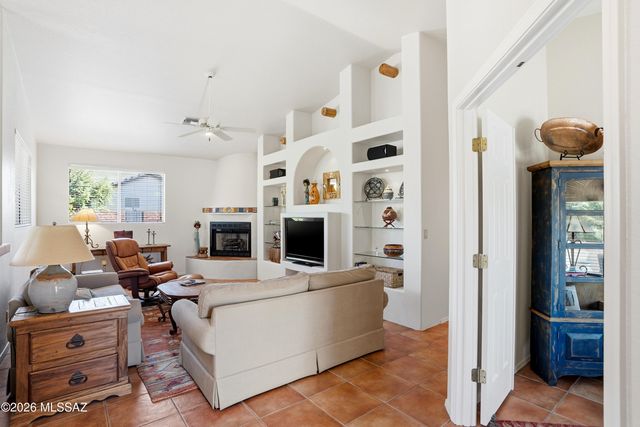 1910 E Purple Martin Lane, Green Valley, AZ 85614