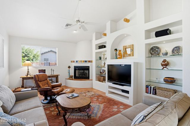 1910 E Purple Martin Lane, Green Valley, AZ 85614