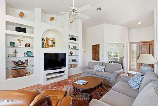 1910 E Purple Martin Lane, Green Valley, AZ 85614