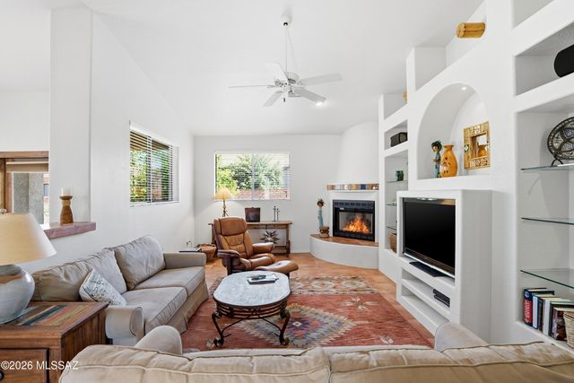 1910 E Purple Martin Lane, Green Valley, AZ 85614