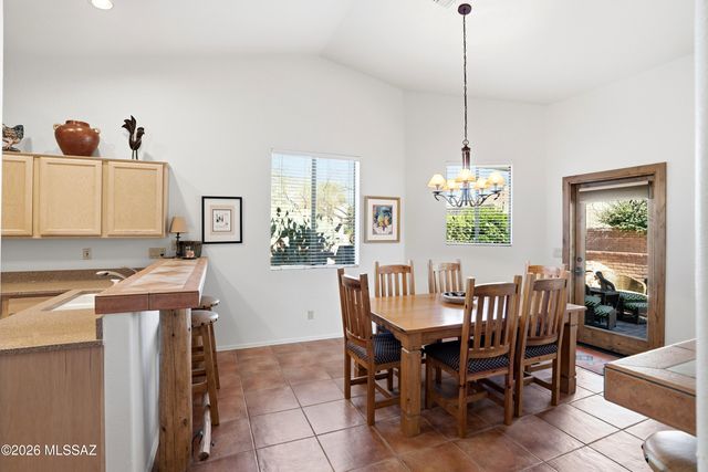 1910 E Purple Martin Lane, Green Valley, AZ 85614