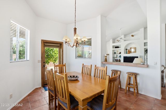 1910 E Purple Martin Lane, Green Valley, AZ 85614