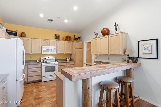 1910 E Purple Martin Lane, Green Valley, AZ 85614