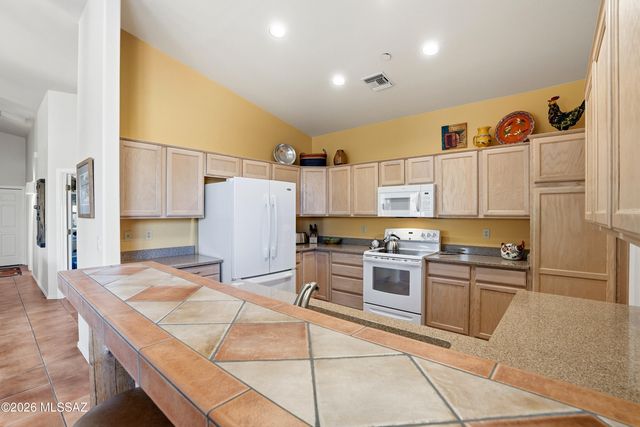 1910 E Purple Martin Lane, Green Valley, AZ 85614