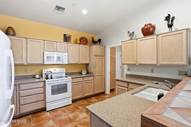 1910 E Purple Martin Lane, Green Valley, AZ 85614