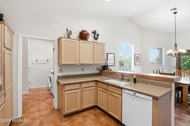 1910 E Purple Martin Lane, Green Valley, AZ 85614