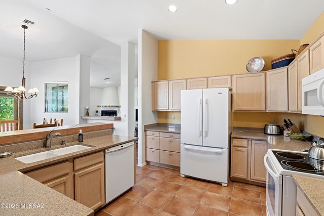 1910 E Purple Martin Lane, Green Valley, AZ 85614