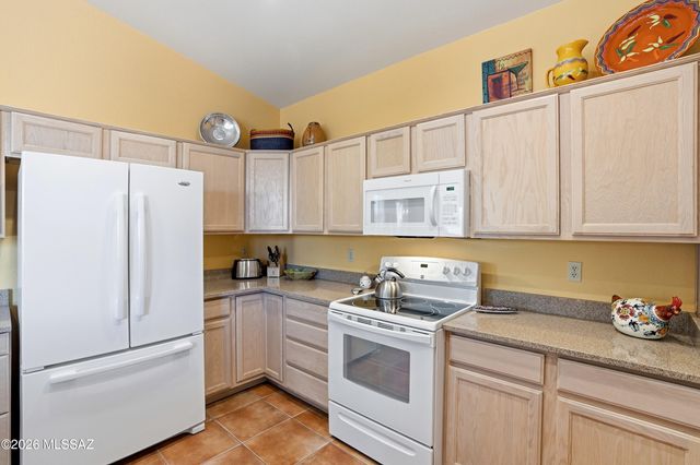 1910 E Purple Martin Lane, Green Valley, AZ 85614