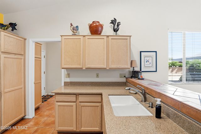 1910 E Purple Martin Lane, Green Valley, AZ 85614