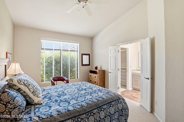 1910 E Purple Martin Lane, Green Valley, AZ 85614