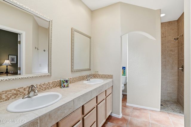 1910 E Purple Martin Lane, Green Valley, AZ 85614