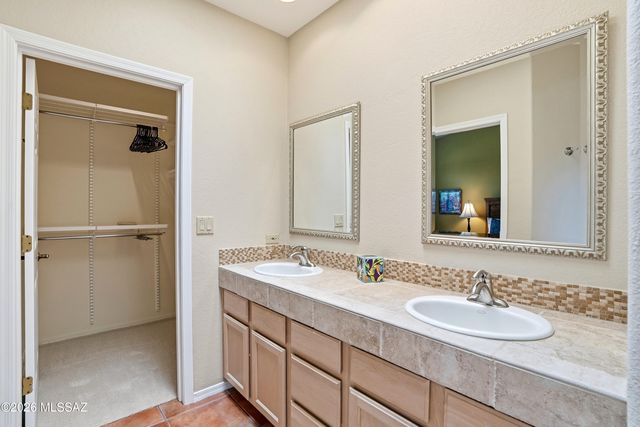 1910 E Purple Martin Lane, Green Valley, AZ 85614