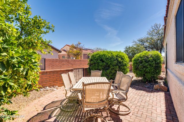 1910 E Purple Martin Lane, Green Valley, AZ 85614