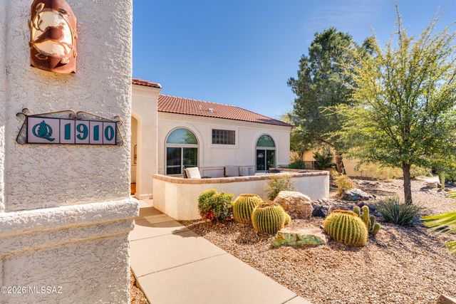 1910 E Purple Martin Lane, Green Valley, AZ 85614