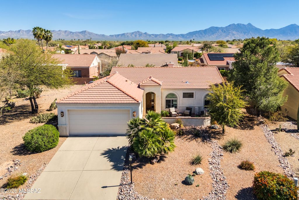 1910 E Purple Martin Lane, Green Valley, AZ 85614