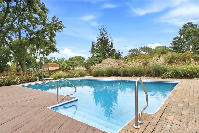 7882 Millerton Drive, Centerville, OH 45459